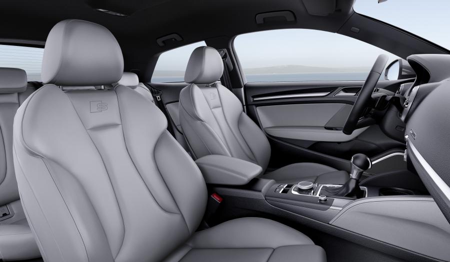 Интерьер Audi A3 2.0 TDI Quattro S-Line (8V) 2016 года  (фото 16 из 18)